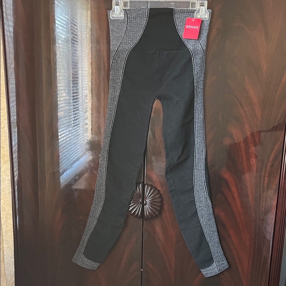 SPANX Black and Gray Contrast Leggings